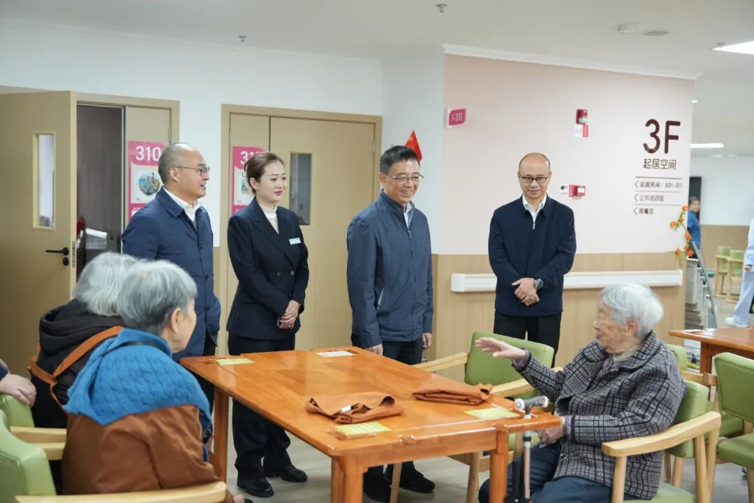 德陽(yáng)市政府副市長(zhǎng)徐春龍一行調(diào)研德陽(yáng)市老年養(yǎng)護(hù)院并慰問(wèn)在院長(zhǎng)者